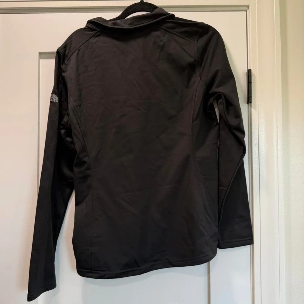 NWT The North Face black fleece jacket in size L